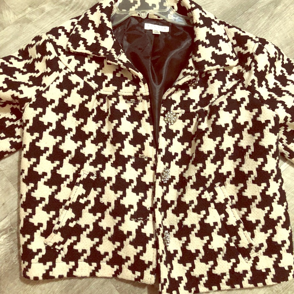 Super cute cropped sleeve jacket!! Lined inside.